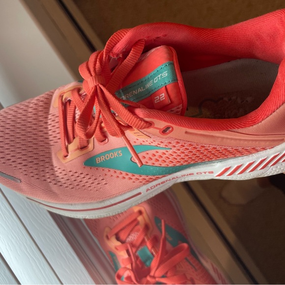 Brooks Adrenaline GTS Peach and Aqua Sneakers - Picture 6 of 7